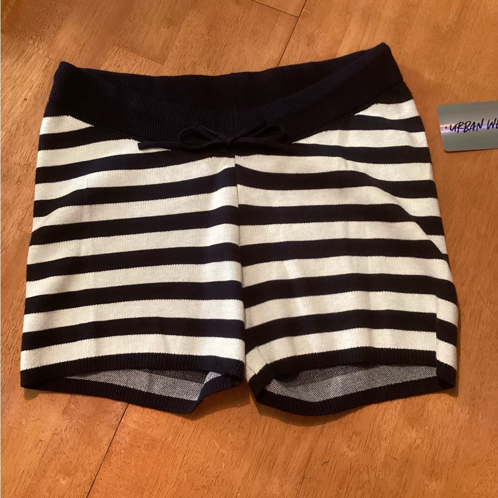 Urban Weekend Women's Navy Blue and White Striped Knit Shorts - large